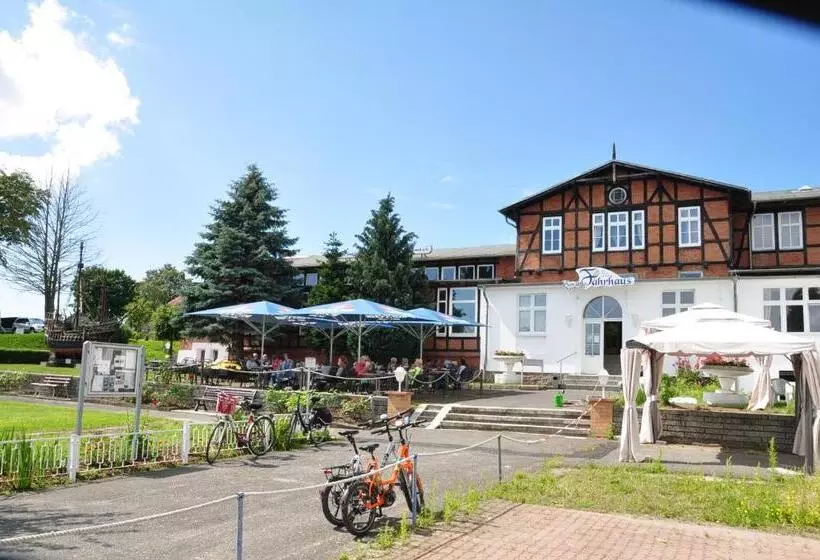 هتل Pension Zum Alten Fahrhaus