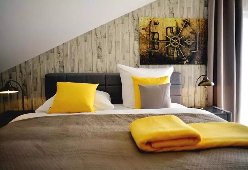 Hotel R & J