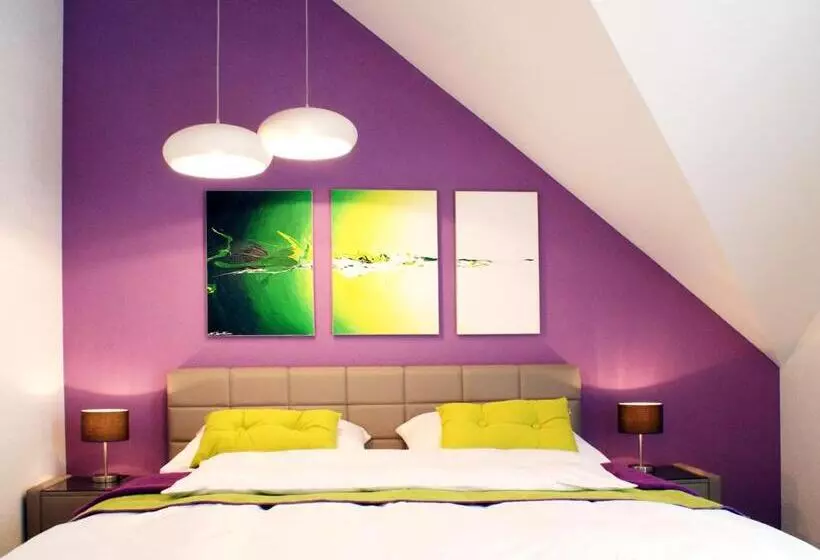 Hotel R & J
