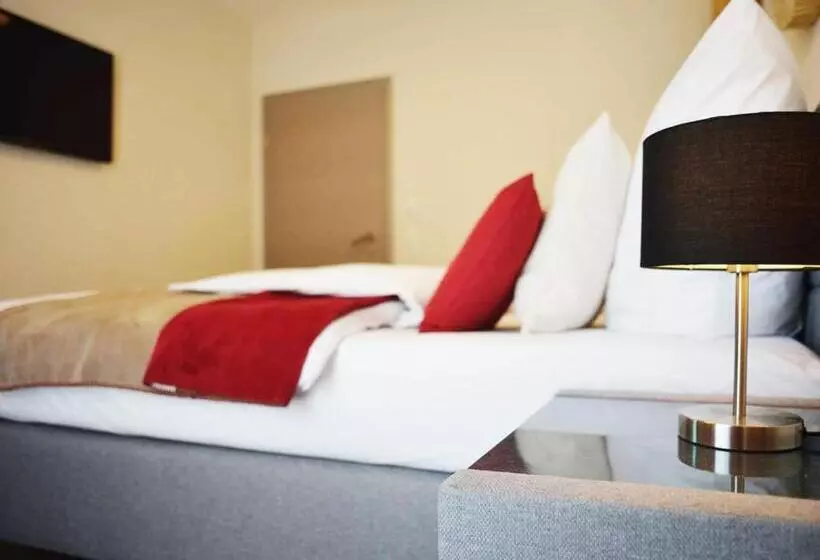 Hotel R & J
