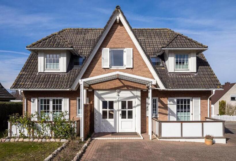 Отель Tom S Hus Heiligenhafen