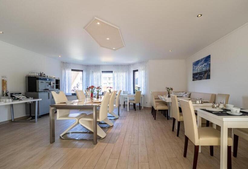 Отель Tom S Hus Heiligenhafen