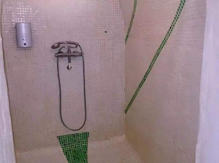 هتل Troglododo