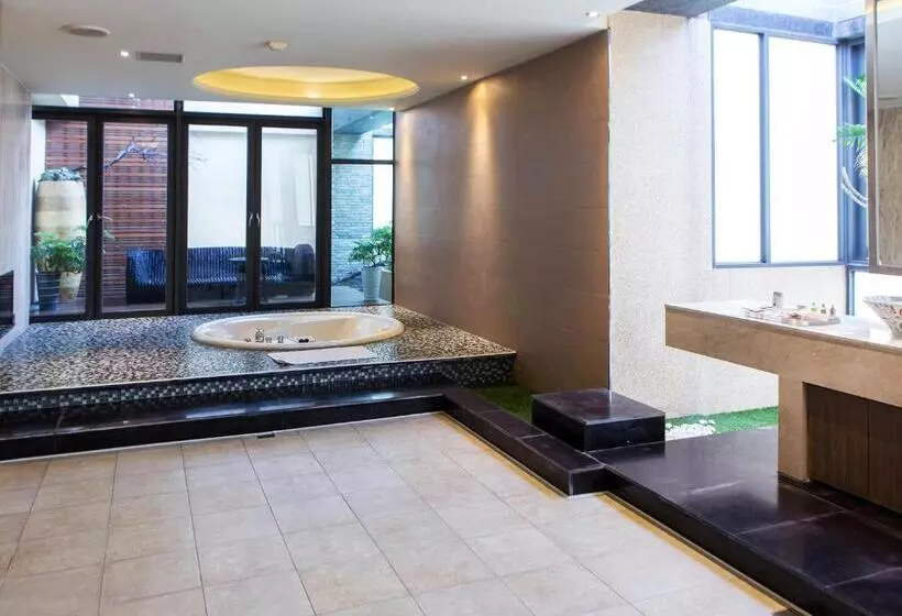 Allur Boutique Motelkao Hsiung Branch