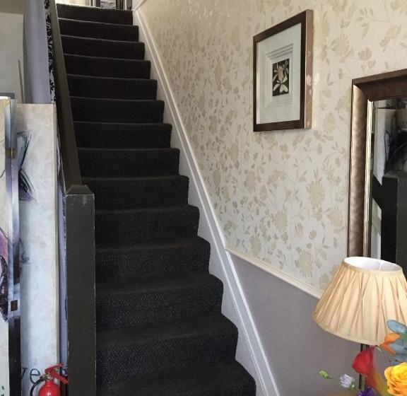 مبيت وإفطار Esjays At Knowles House