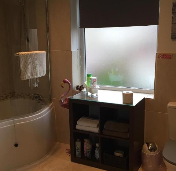 مبيت وإفطار Esjays At Knowles House