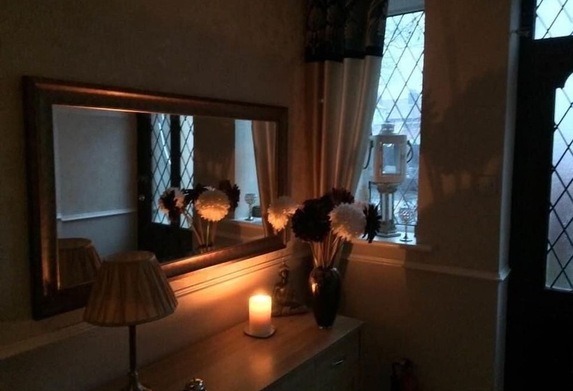 مبيت وإفطار Esjays At Knowles House