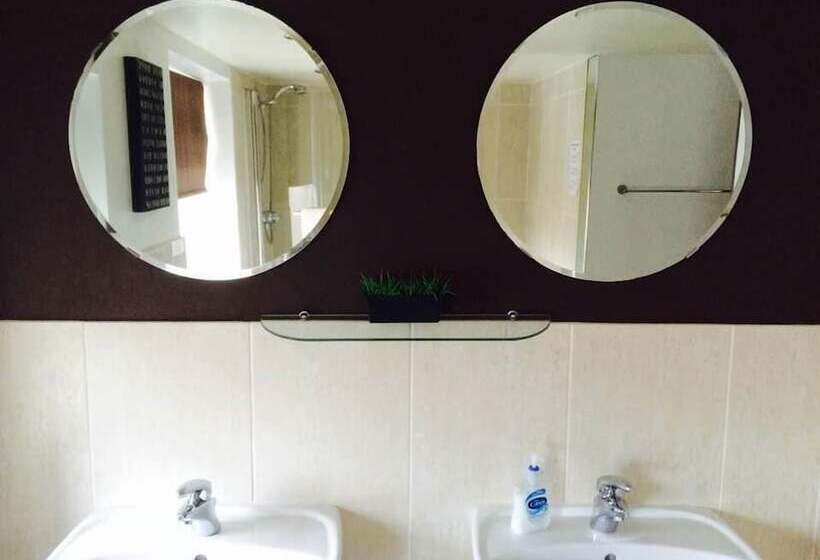 مبيت وإفطار Esjays At Knowles House