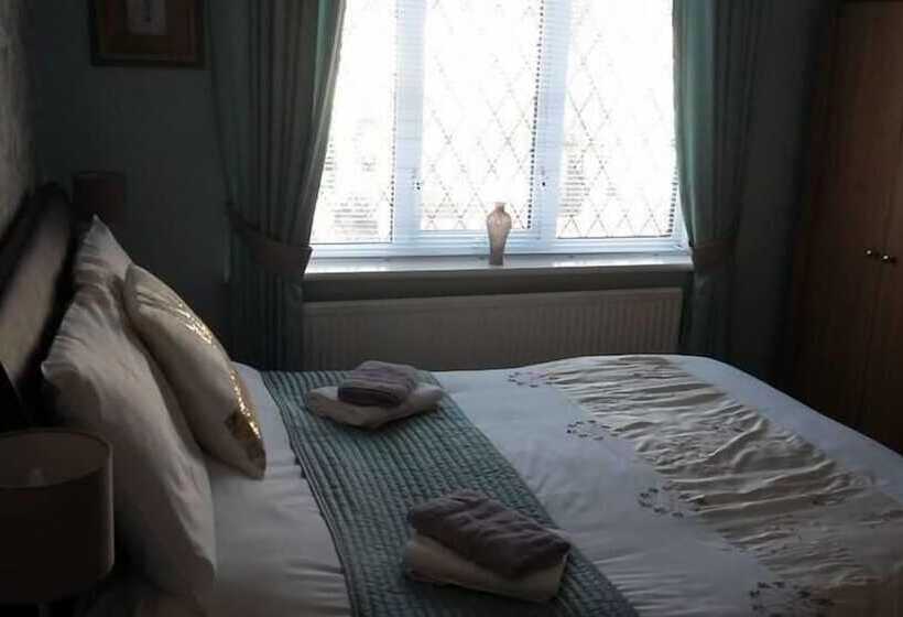 مبيت وإفطار Esjays At Knowles House