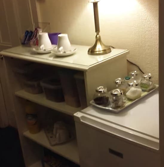 مبيت وإفطار Esjays At Knowles House