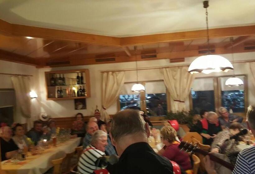 ホテル Gasthof Falter