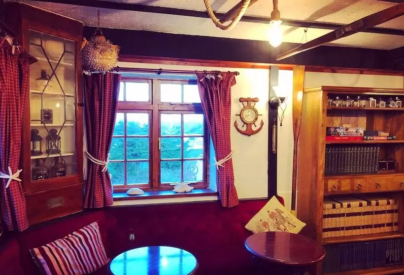Hotel The First And Last Pub