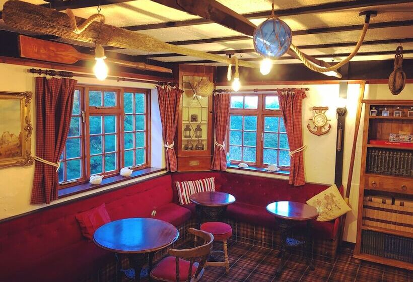 Hotelli The First And Last Pub