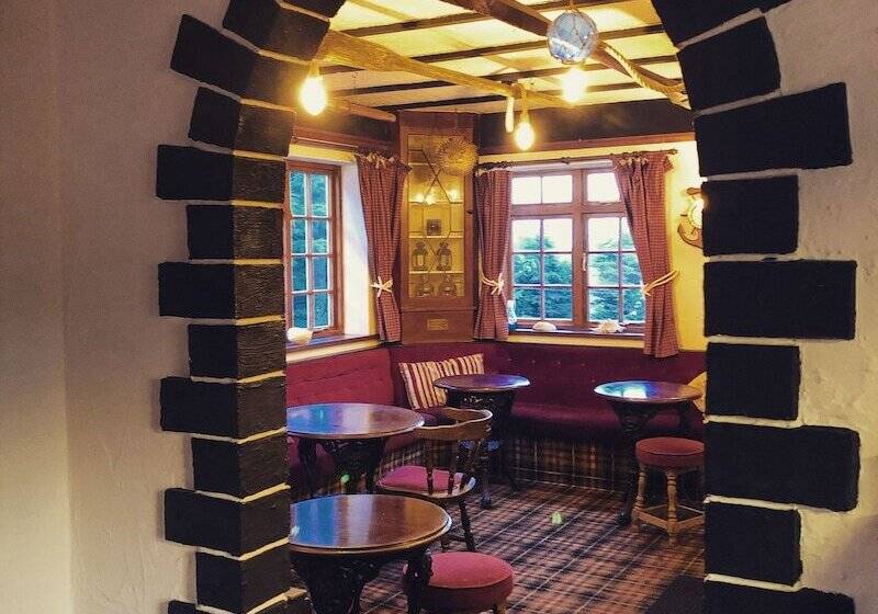 Hotelli The First And Last Pub