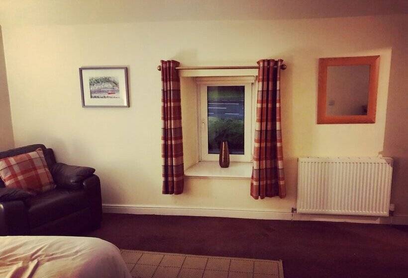 Hotelli The First And Last Pub