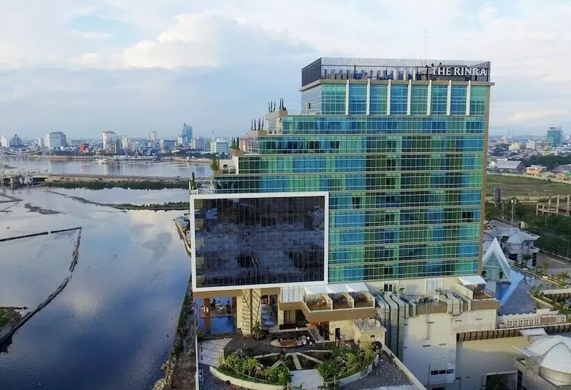 ホテル The Rinra Makassar