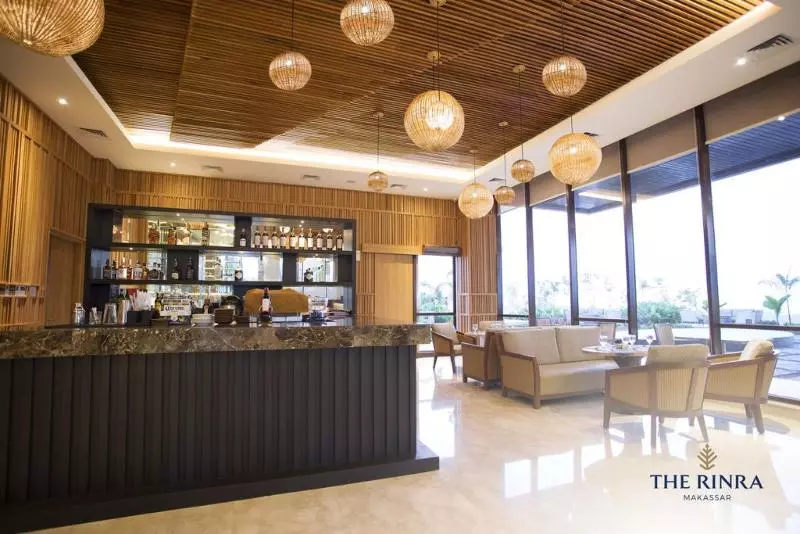 ホテル The Rinra Makassar