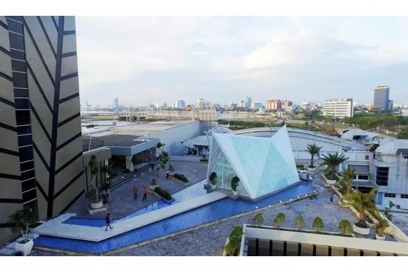 ホテル The Rinra Makassar