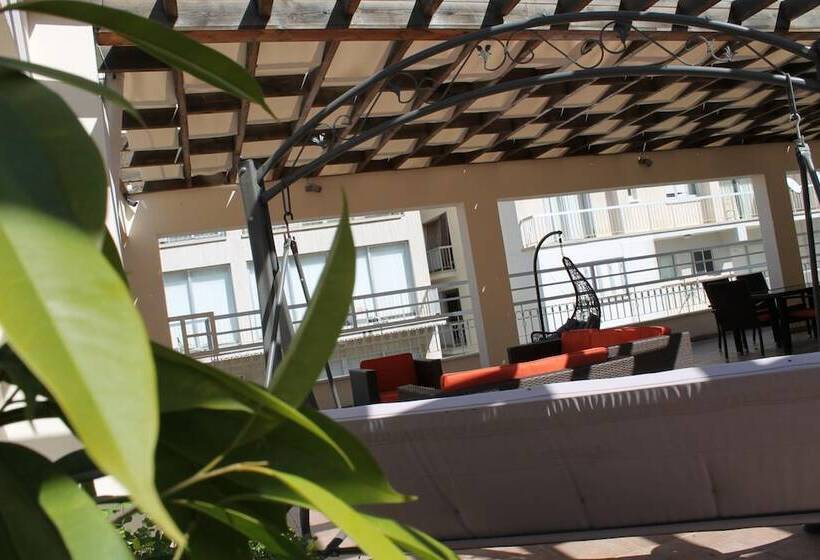 Stephanie City Apartments