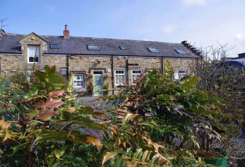 مبيت وإفطار Blenkinsopp Castle Inn