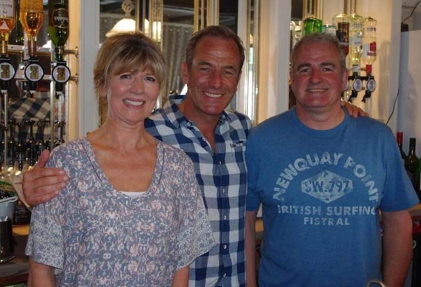 مبيت وإفطار Blenkinsopp Castle Inn