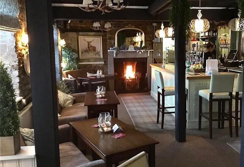 مبيت وإفطار Blenkinsopp Castle Inn