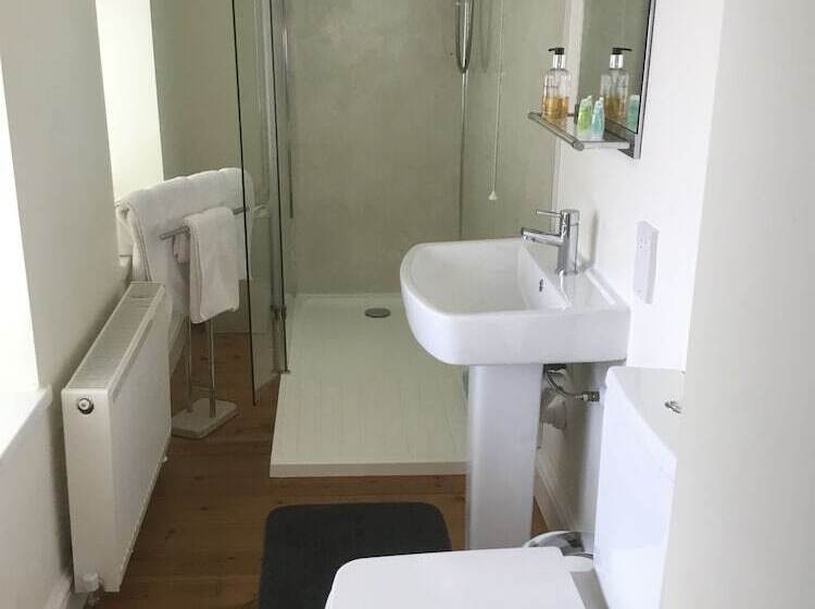 مبيت وإفطار Blenkinsopp Castle Inn