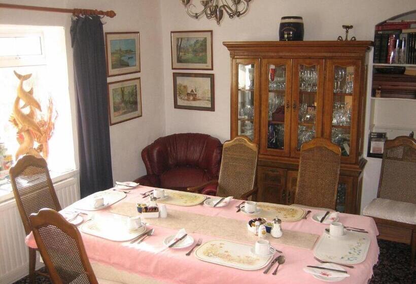 مبيت وإفطار Four Seasons Guest House