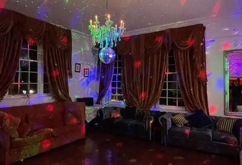 تختخواب و صبحانه Inch Schoolhouse   Event Residence