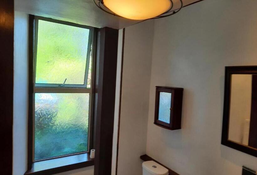 צימר Jacobite Rose