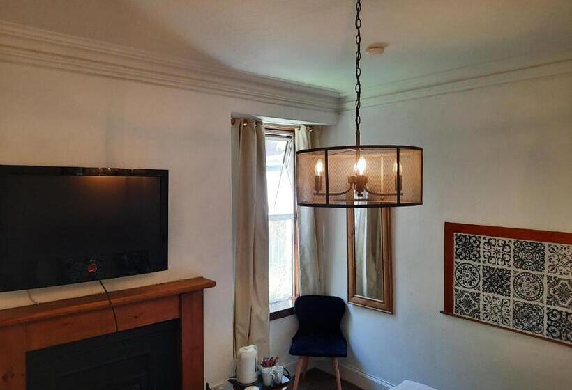 צימר Jacobite Rose