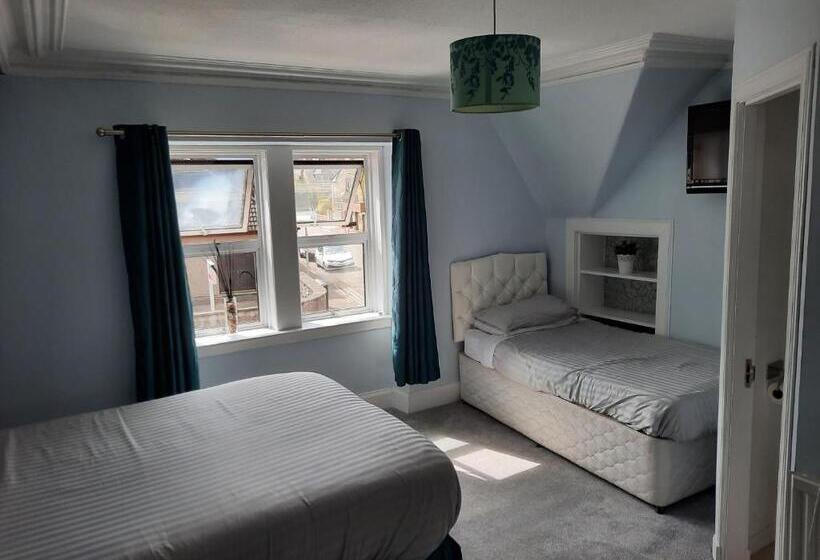 צימר Jacobite Rose