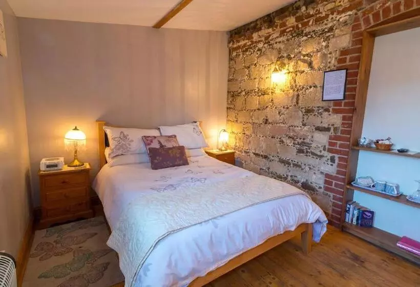 Aamiaismajoitus (B&B) Little Abbey Farm