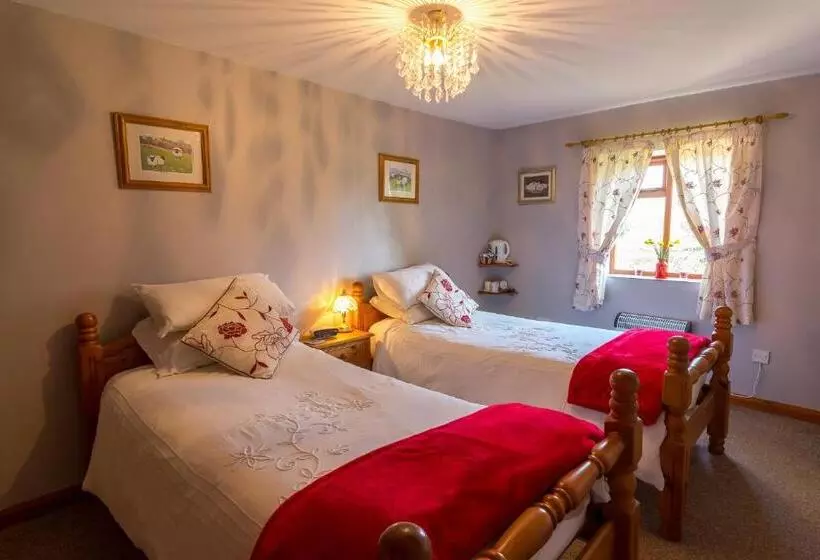 Aamiaismajoitus (B&B) Little Abbey Farm