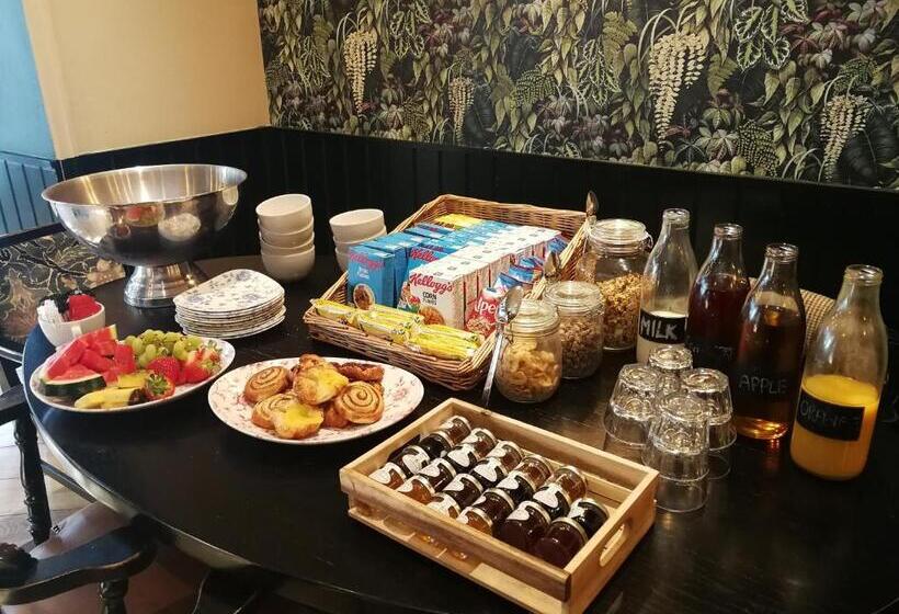 مبيت وإفطار The Red Lion Hawkshaw