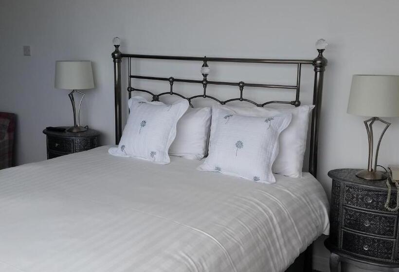 בית מלון כפרי Halfway House