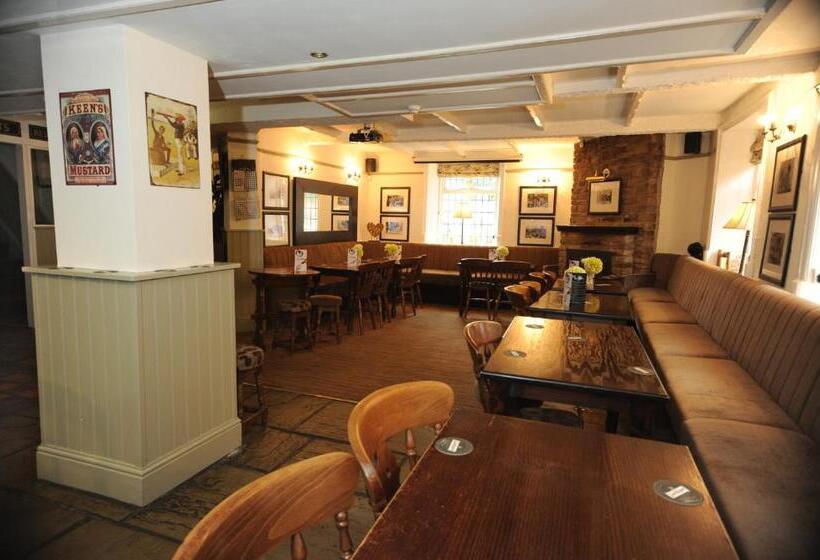 בית מלון כפרי Queens Arms Country Inn