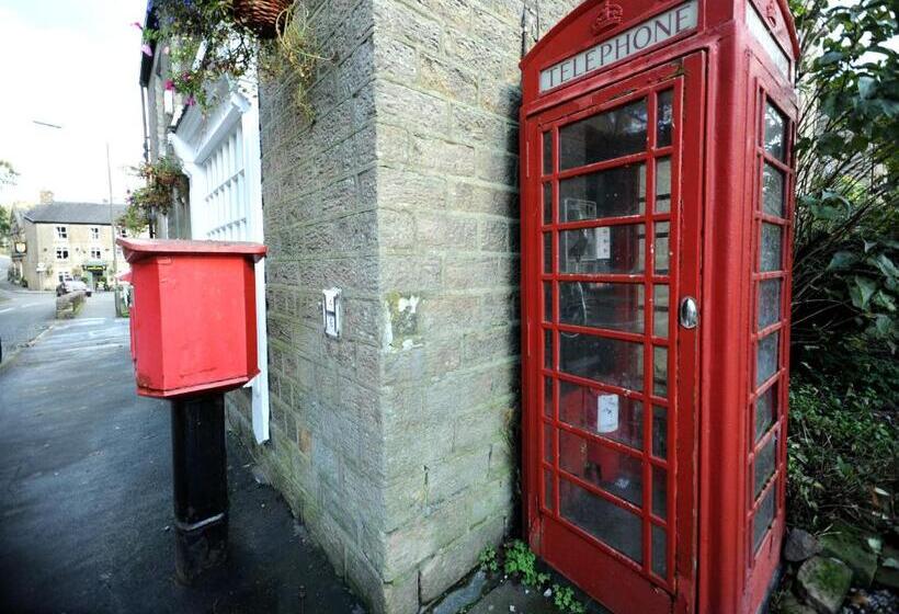 בית מלון כפרי Queens Arms Country Inn