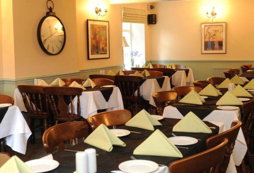 בית מלון כפרי Queens Arms Country Inn