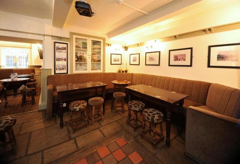 בית מלון כפרי Queens Arms Country Inn