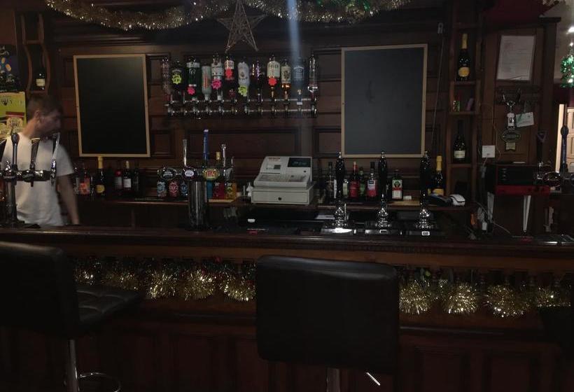 Отель The Falcon Inn Retreat