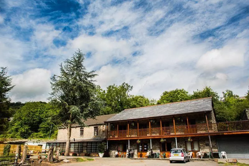 ホテル The Falcon Inn Retreat