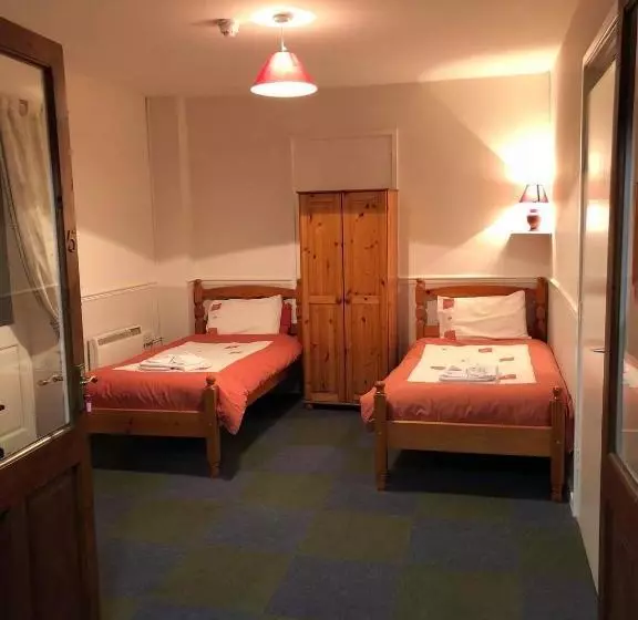 ホテル The Falcon Inn Retreat