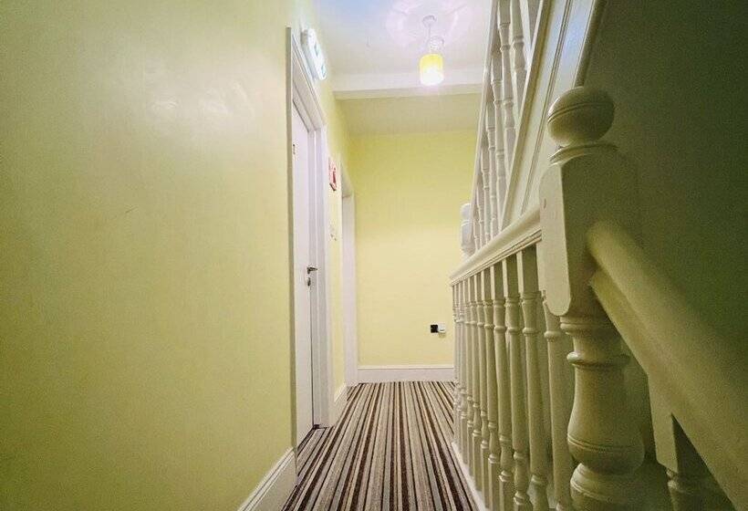 בית מלון כפרי Station