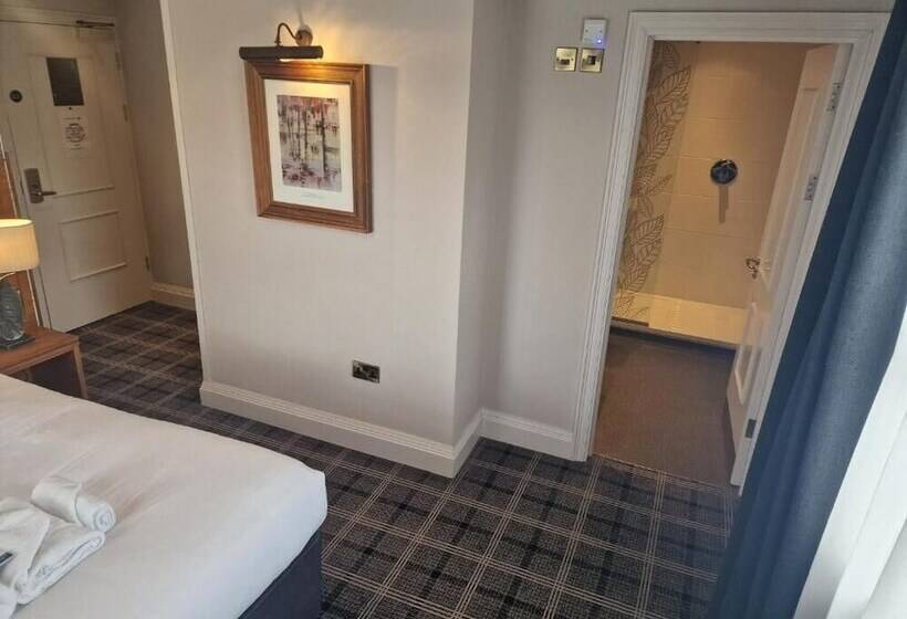 The Queen Hotel Wetherspoon