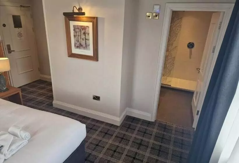 The Queen Hotel Wetherspoon