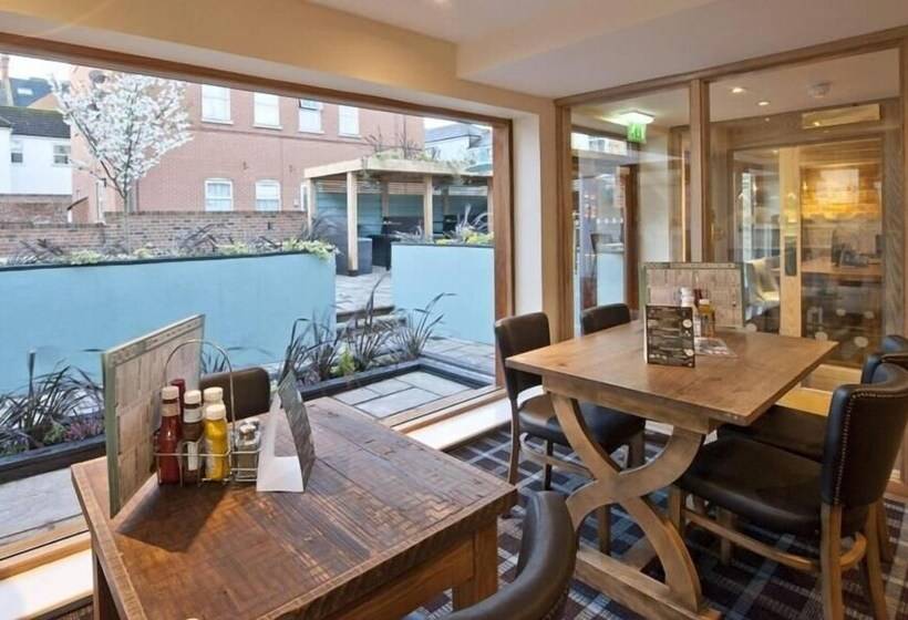 The Queen Hotel Wetherspoon