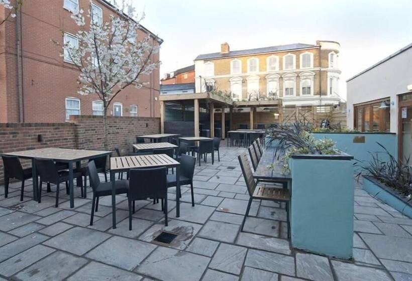 The Queen Hotel Wetherspoon