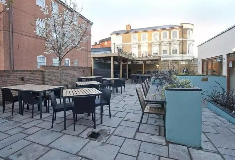 The Queen Hotel Wetherspoon