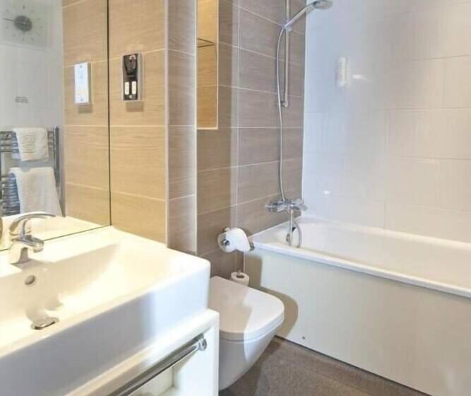 The Queen Hotel Wetherspoon